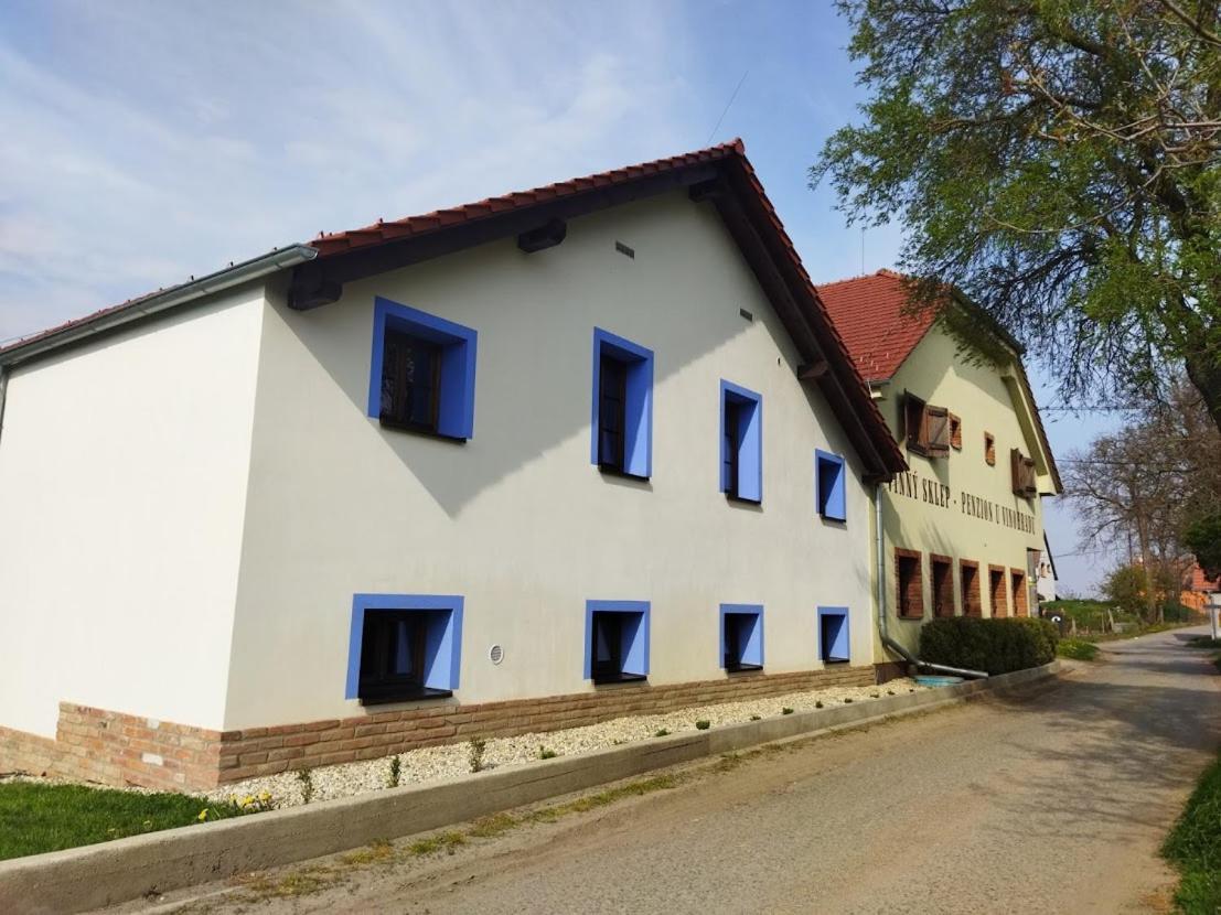 Vinny Sklep A Penzion U Vinohradu Velké Bílovice Exterior foto